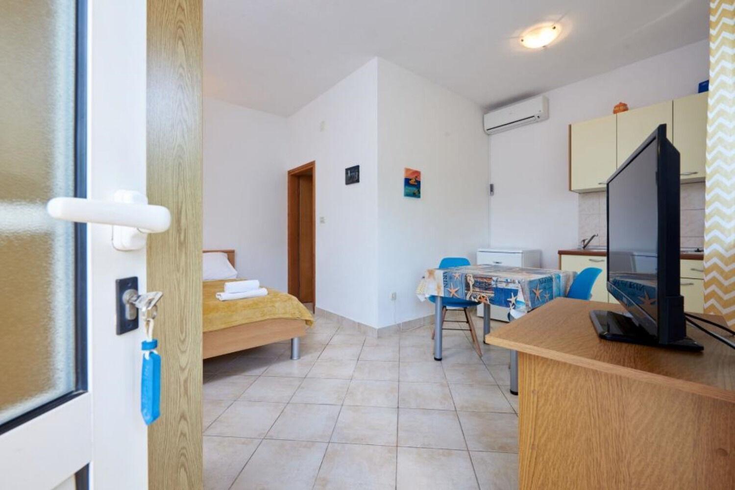 Apartments Mare - 30 M From Pebble Beach Seget Vranjica Exteriör bild