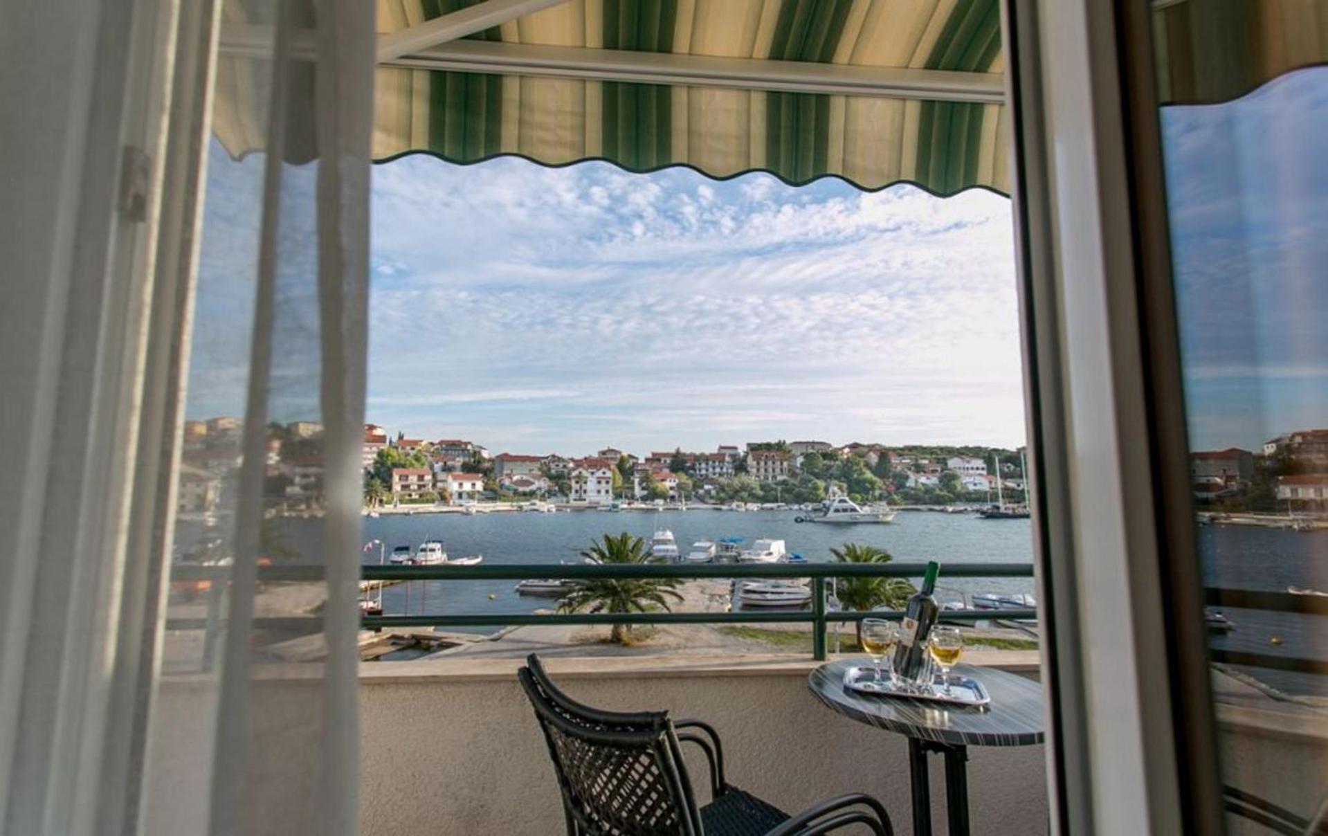 Apartments Mare - 30 M From Pebble Beach Seget Vranjica Exteriör bild