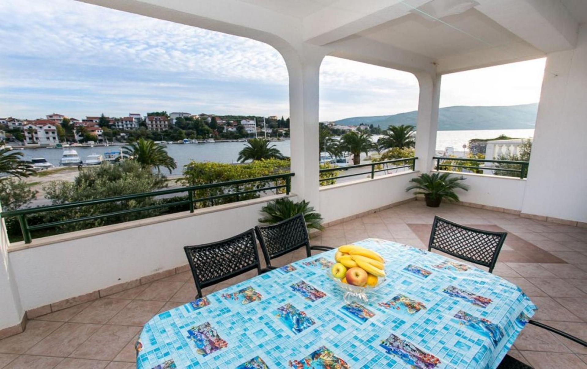 Apartments Mare - 30 M From Pebble Beach Seget Vranjica Exteriör bild