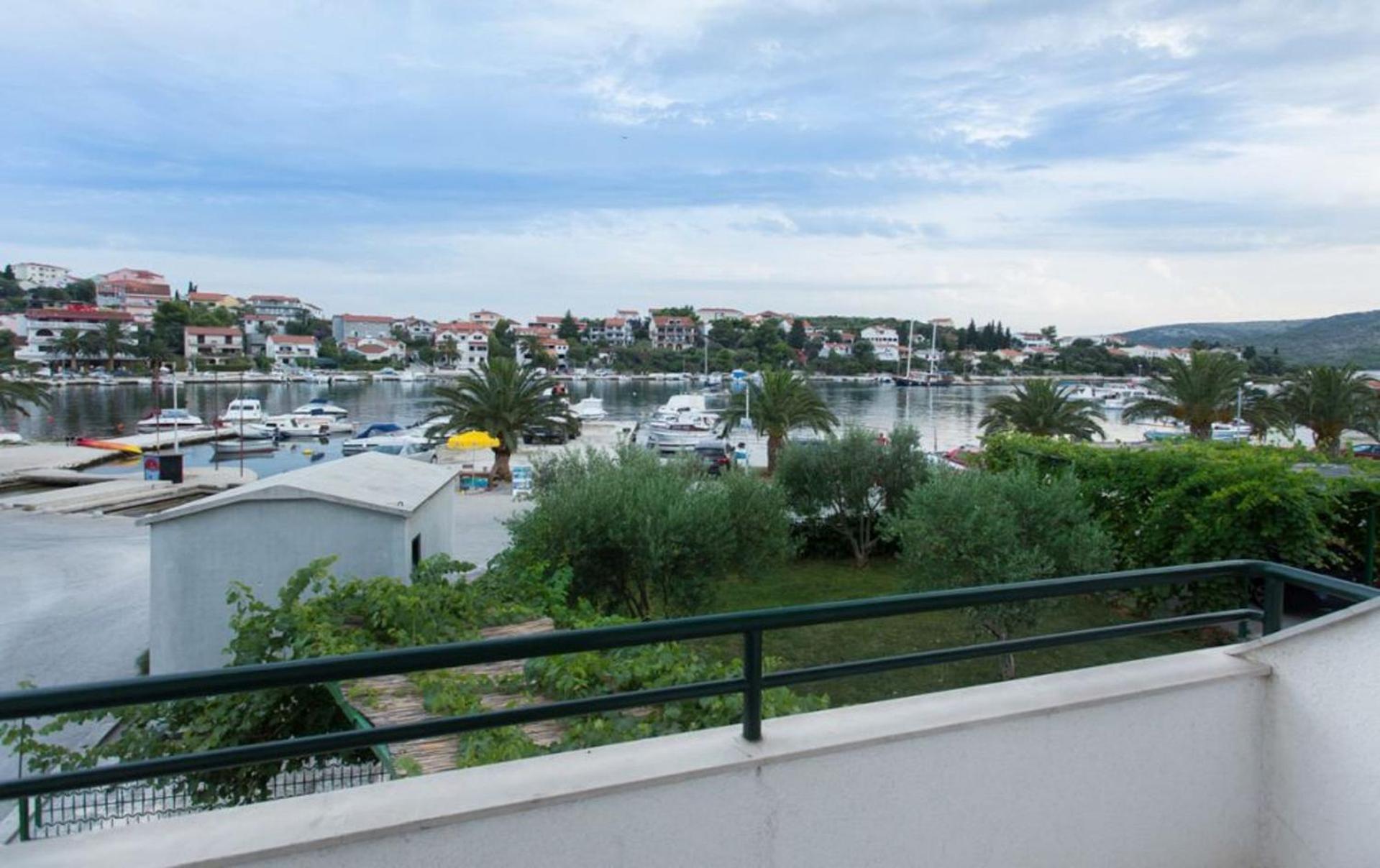 Apartments Mare - 30 M From Pebble Beach Seget Vranjica Exteriör bild