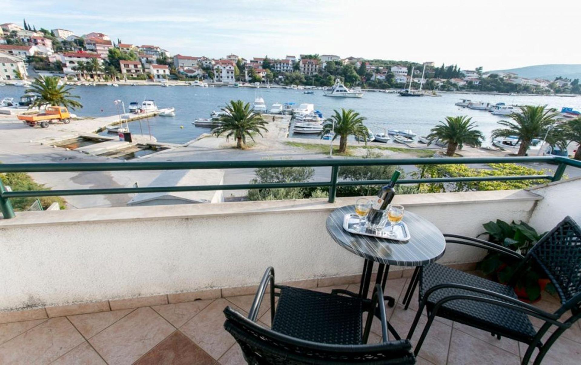 Apartments Mare - 30 M From Pebble Beach Seget Vranjica Exteriör bild