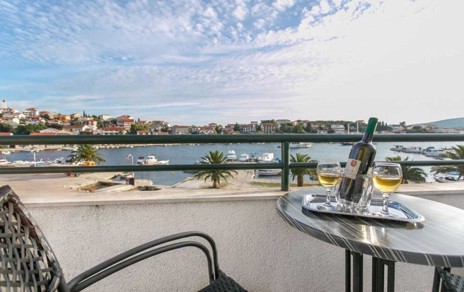 Apartments Mare - 30 M From Pebble Beach Seget Vranjica Exteriör bild
